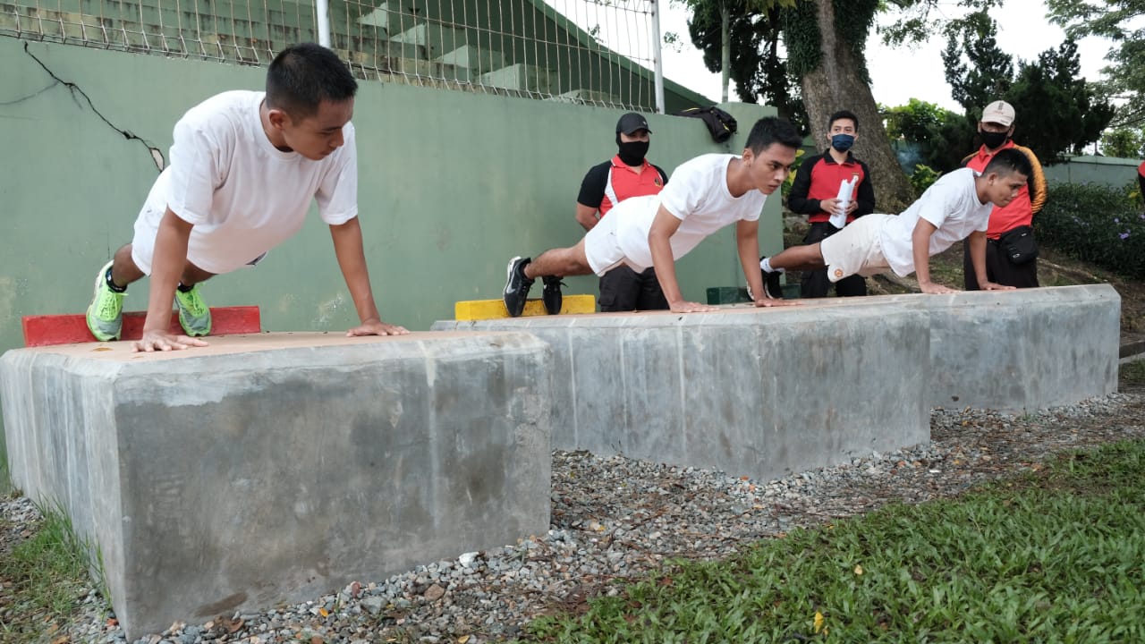 Bersaing Ketat 39 Peserta Seleksi Calon Tamtama Polri Polda Kaltim Ikuti Tes Samjas Sorot Online